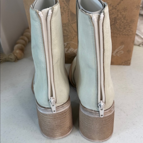 Free People Essential Chelsea Chalk Heeled Boots Sz 9.5 - Picture 11 of 11